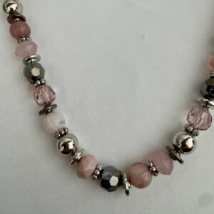 Kralenketting oudroze met zilverkleurige tussenkraaltjes