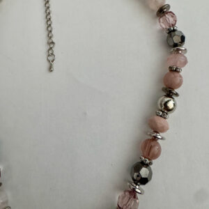 Kralenketting oudroze met zilverkleurige tussenkraaltjes