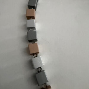 Aluminiumketting vierkante kralen zilverkleurige en rosekleurige kralen