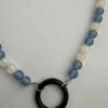 Zonnebrilkoord met ring blauwe en witte kralen met glitter