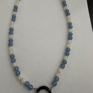 Zonnebrilkoord met ring blauwe en witte kralen met glitter