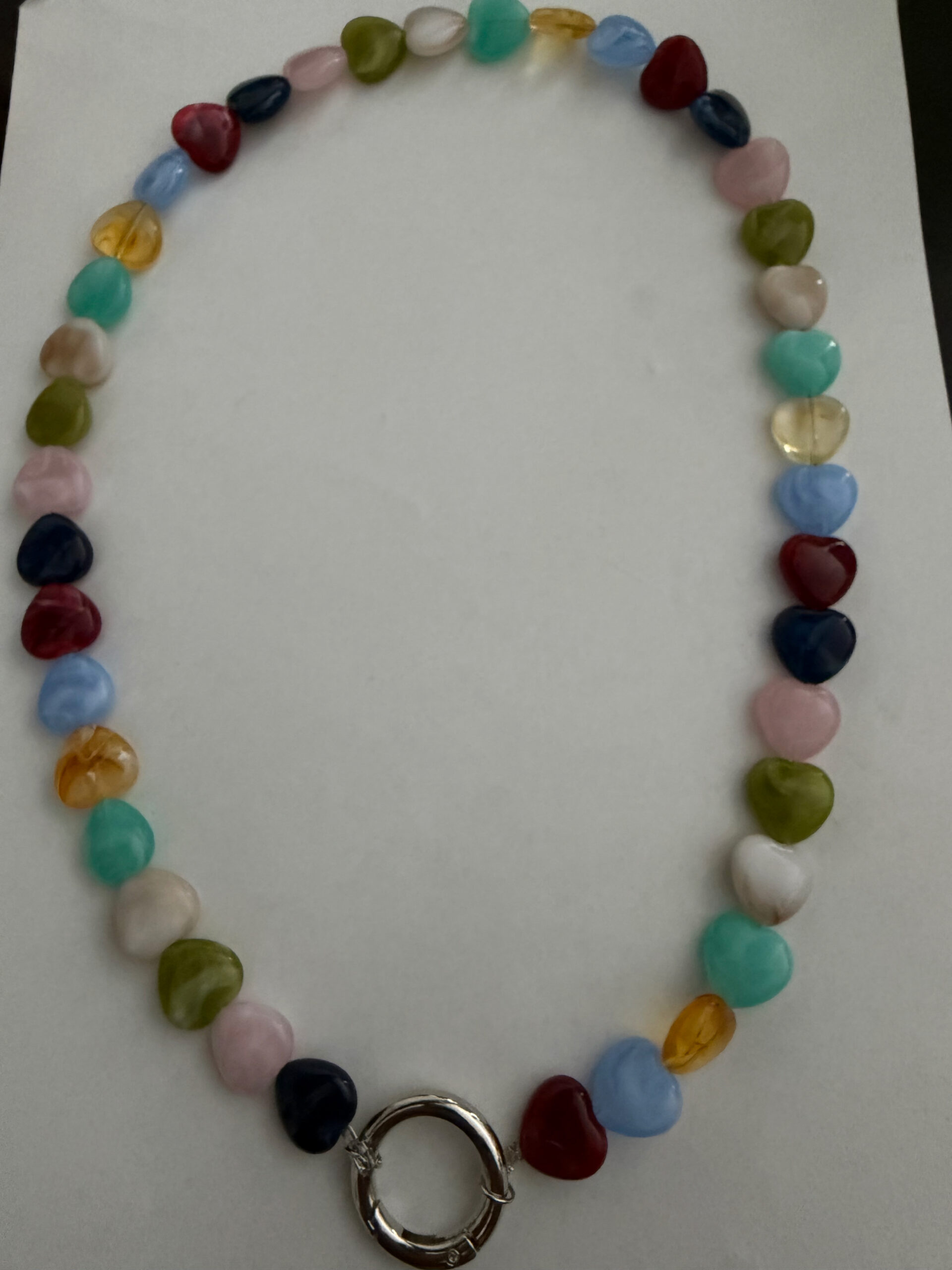 Zonnebrilkoord met ring natuursteen look hartjes