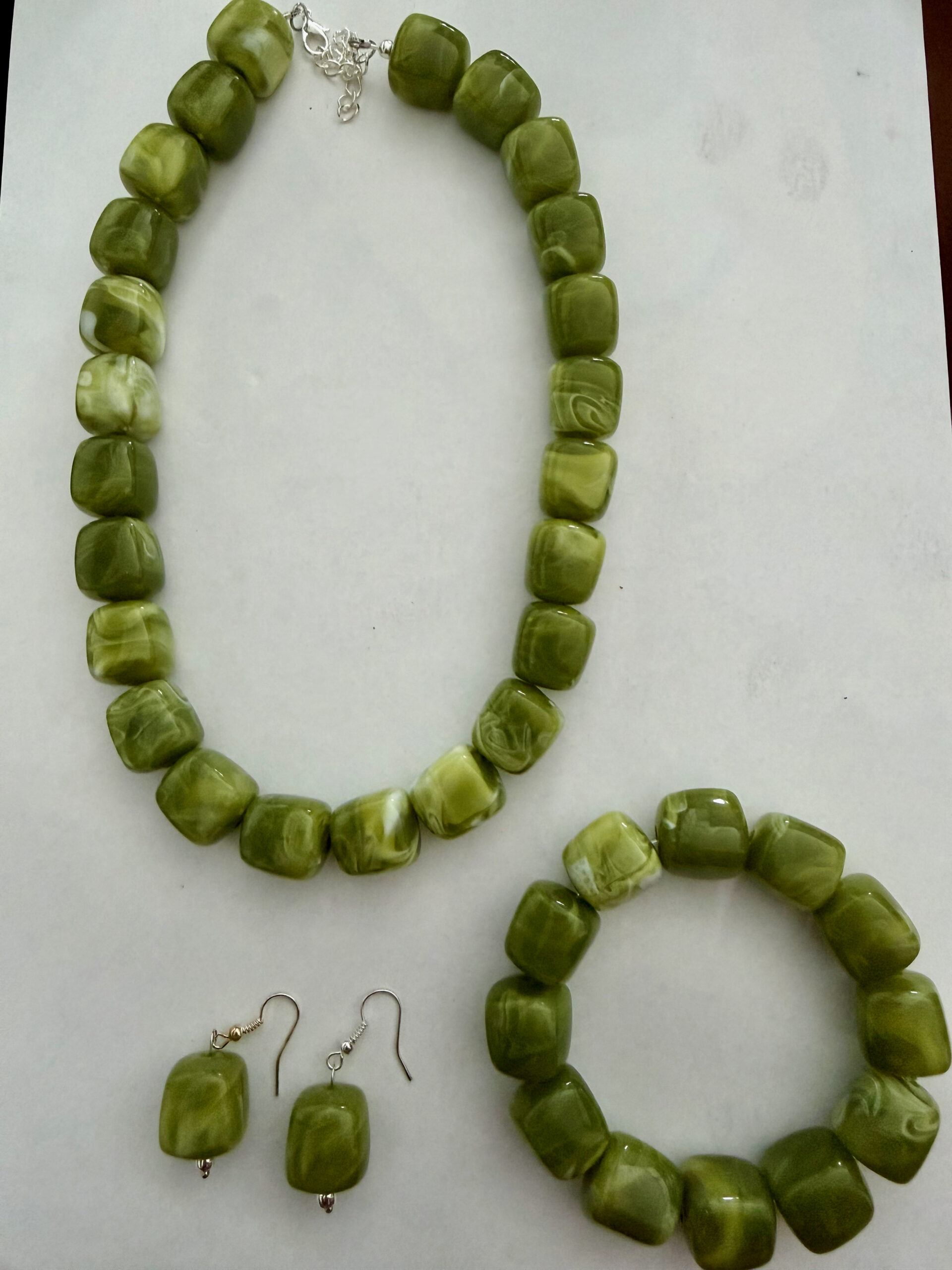 Sieradenset 3D ketting groen(ketting, armband en bijpassende oorbellen)