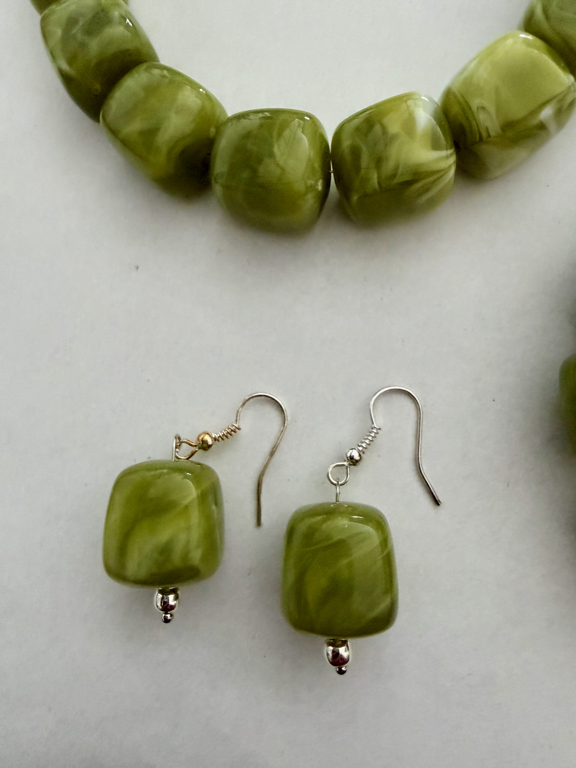 Sieradenset 3D ketting groen(ketting, armband en bijpassende oorbellen)