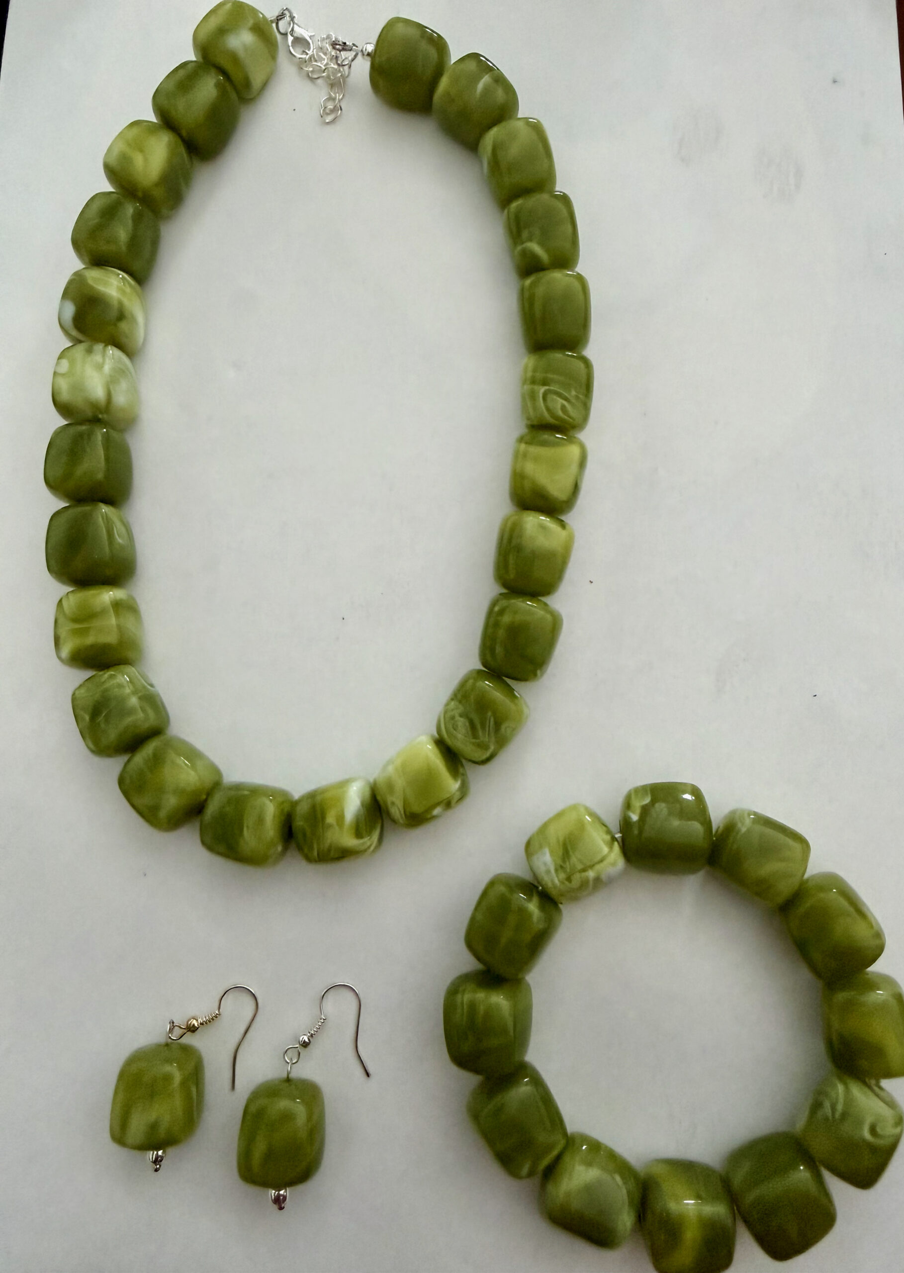 Sieradenset 3D ketting groen(ketting, armband en bijpassende oorbellen)