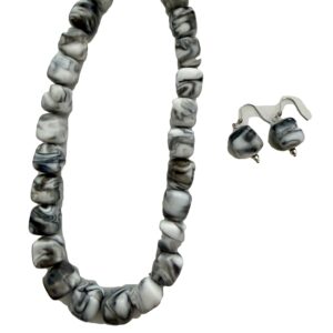 Ketting 3D zwart wit marble met bijpassende oorbellen