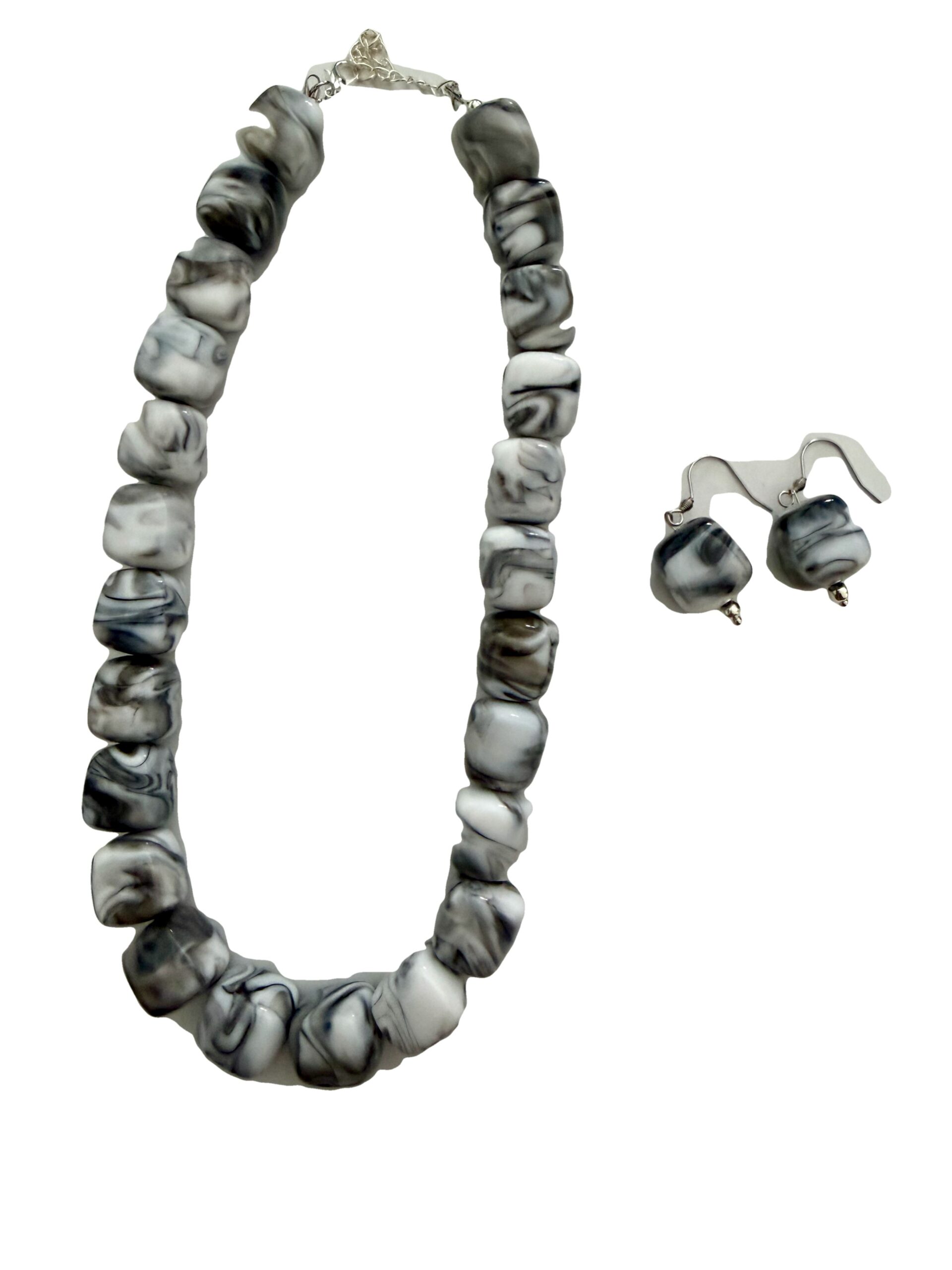 Ketting 3D zwart wit marble met bijpassende oorbellen